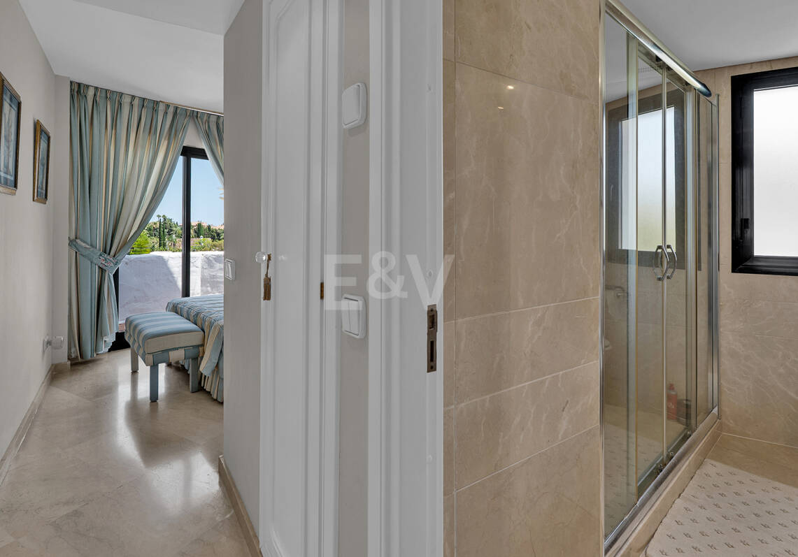 Maisonettewohnung in Lomas de Marbella Club mit großer Terrasse