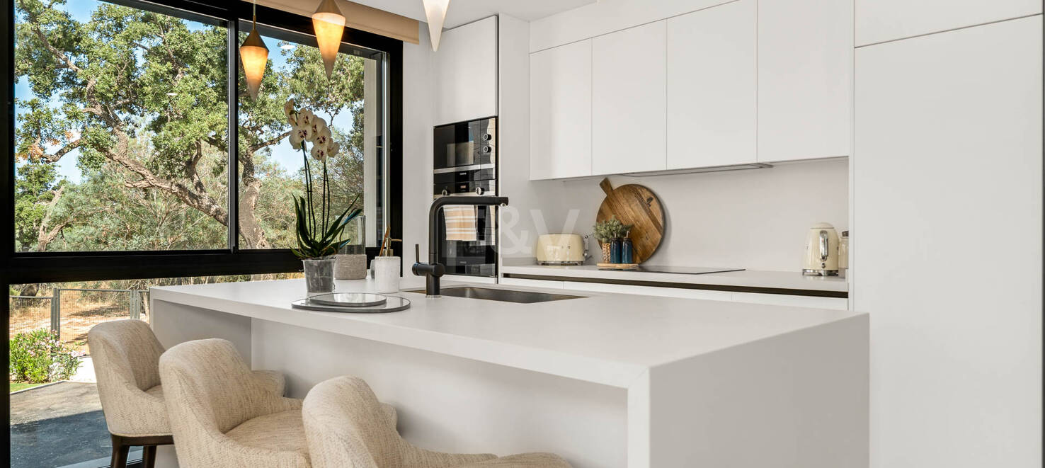 Contemporary Villa in La Vera – Exclusive Gated Community Walking Distance to Amenities
