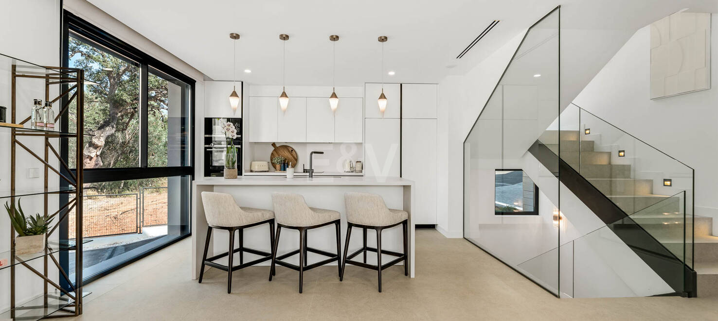 Contemporary Villa in La Vera – Exclusive Gated Community Walking Distance to Amenities