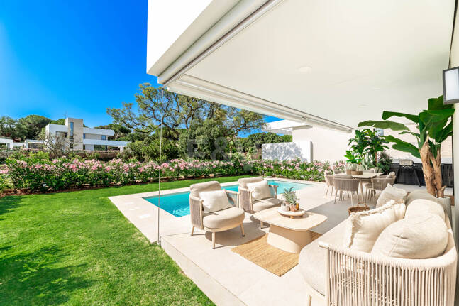 Contemporary Villa in La Vera – Exclusive Gated Community Walking Distance to Amenities