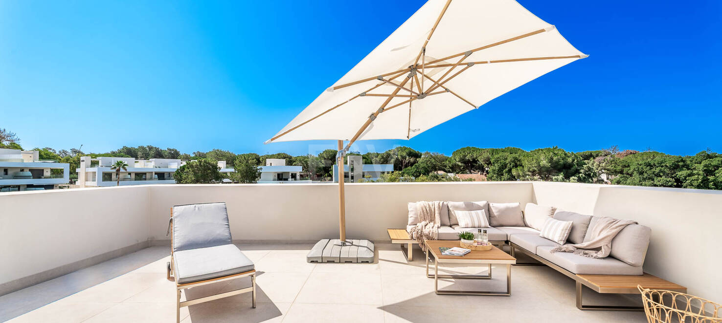 Contemporary Villa in La Vera – Exclusive Gated Community Walking Distance to Amenities