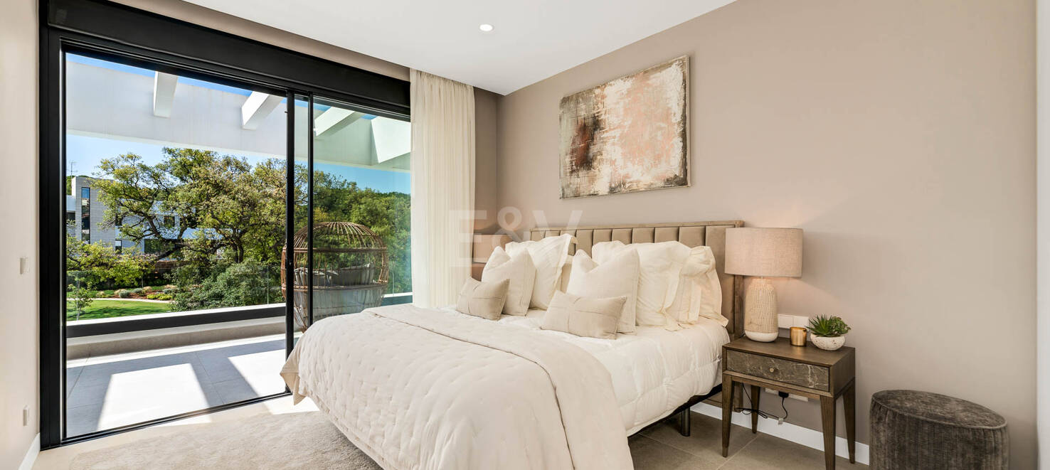 Contemporary Villa in La Vera – Exclusive Gated Community Walking Distance to Amenities