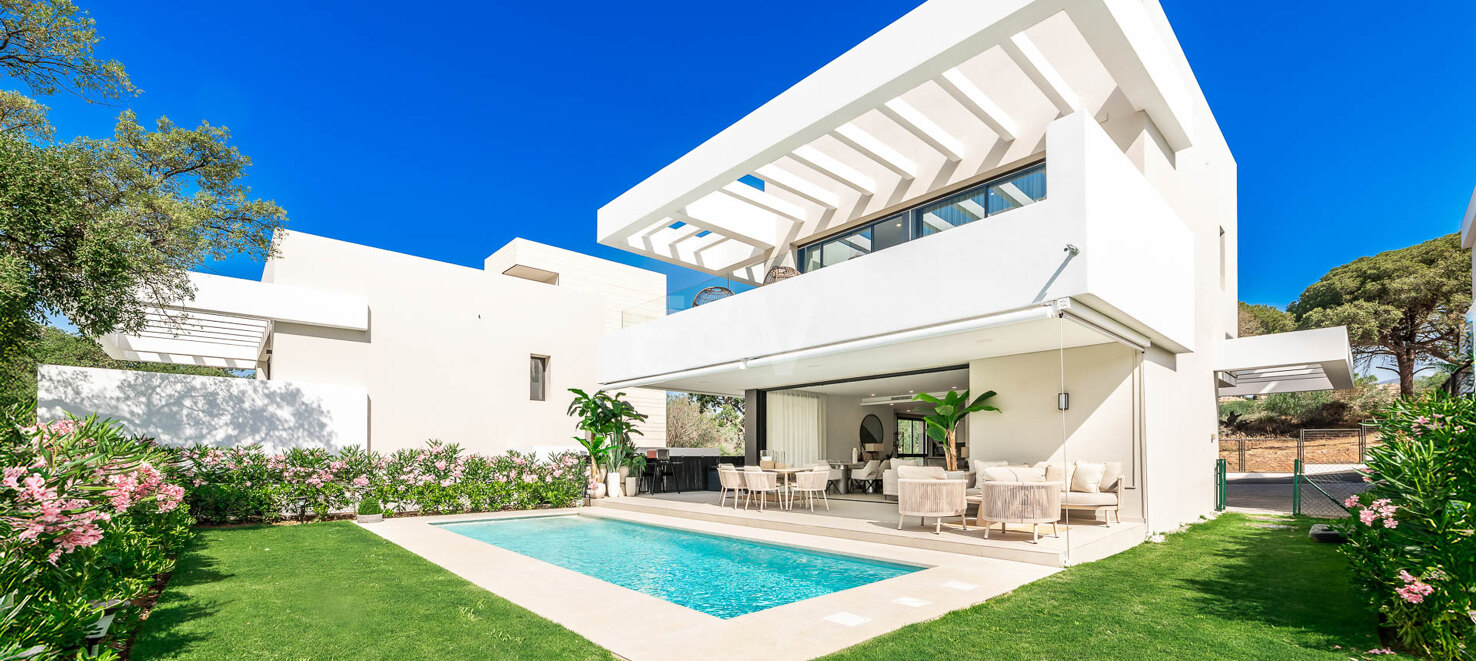 Villa contemporánea en La Vera – Comunidad cerrada exclusiva a poca distancia de servicios