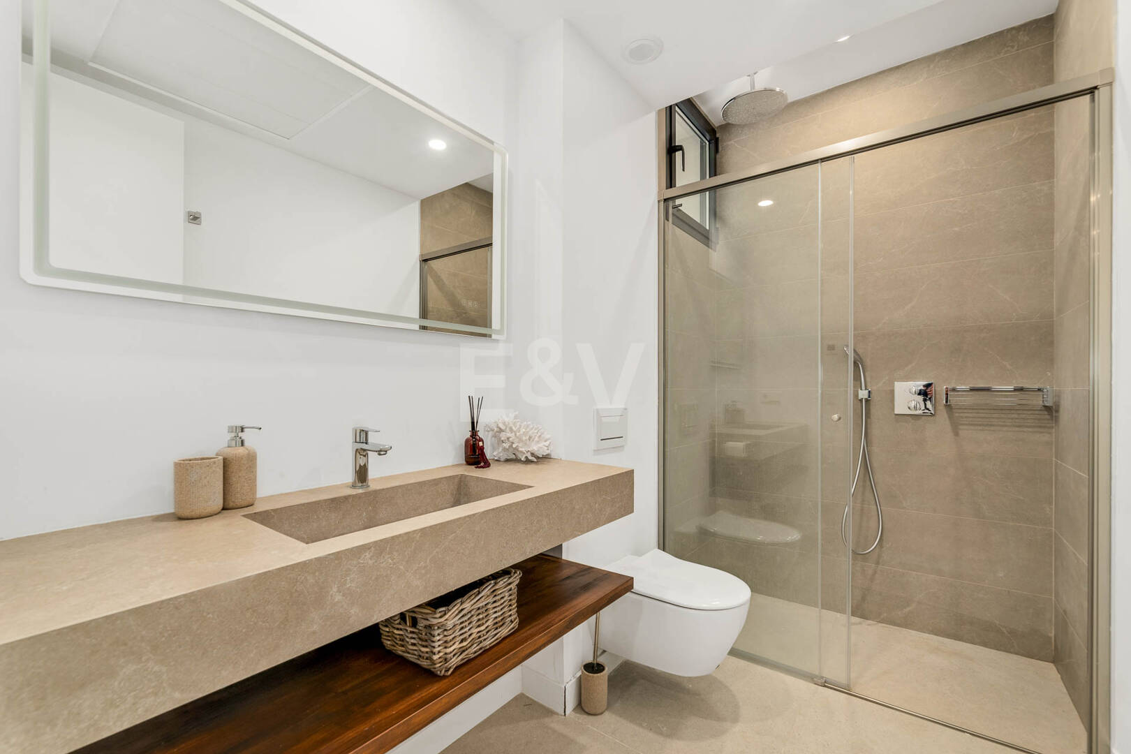 Villa contemporánea en La Vera – Comunidad cerrada exclusiva a poca distancia de servicios