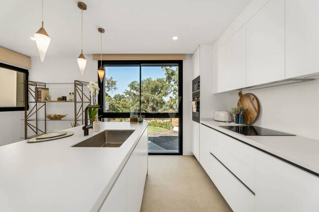 Contemporary Villa in La Vera – Exclusive Gated Community Walking Distance to Amenities