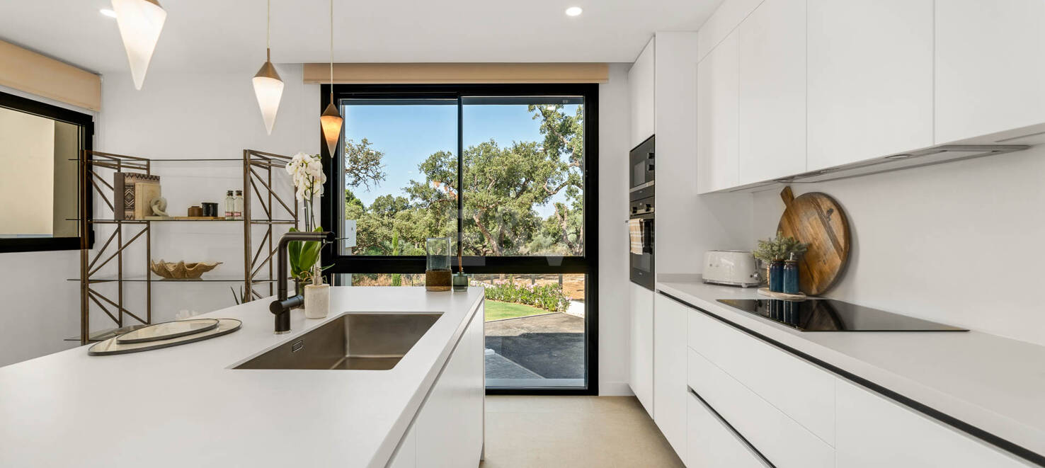 Contemporary Villa in La Vera – Exclusive Gated Community Walking Distance to Amenities