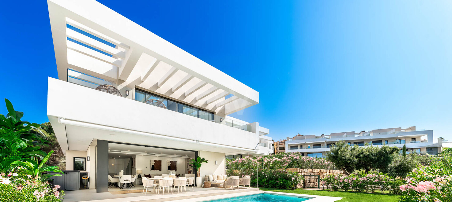 Villa contemporánea en La Vera – Comunidad cerrada exclusiva a poca distancia de servicios