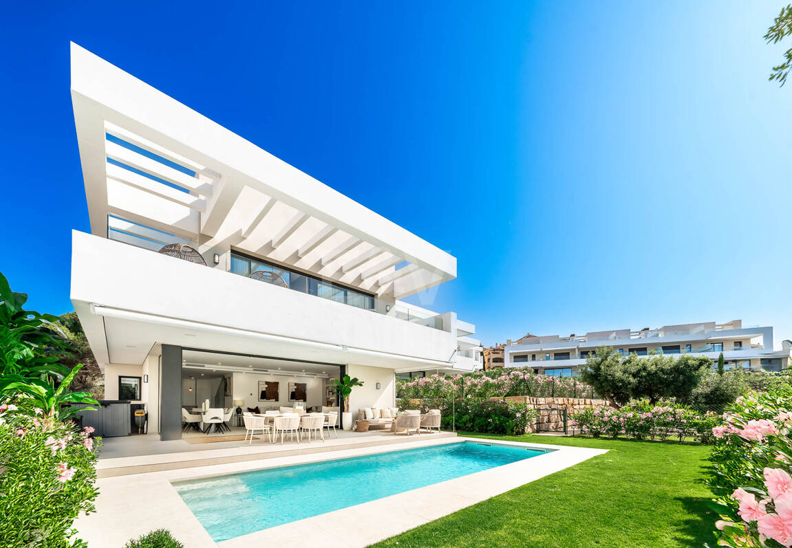 Contemporary Villa in La Vera – Exclusive Gated Community Walking Distance to Amenities