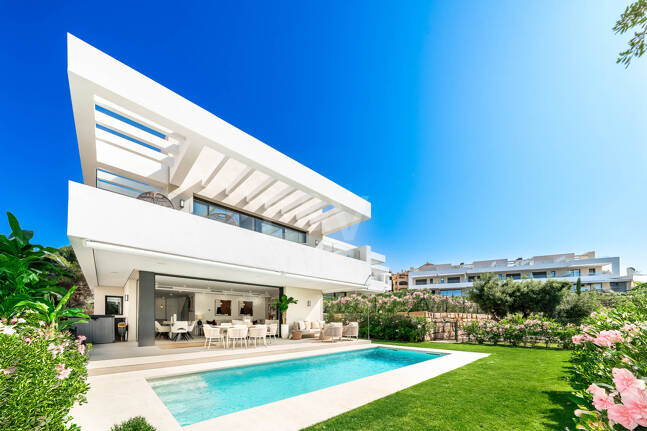 Contemporary Villa in La Vera – Exclusive Gated Community Walking Distance to Amenities