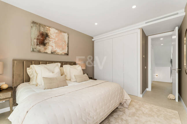 Contemporary Villa in La Vera – Exclusive Gated Community Walking Distance to Amenities