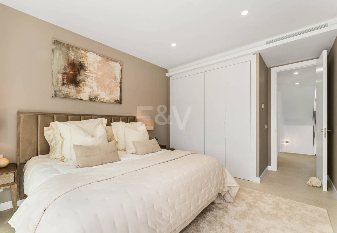 Contemporary Villa in La Vera – Exclusive Gated Community Walking Distance to Amenities