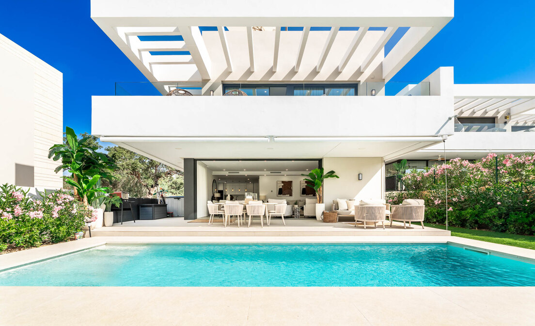 Villa contemporánea en La Vera – Comunidad cerrada exclusiva a poca distancia de servicios