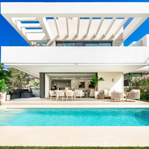 Villa contemporánea en La Vera – Comunidad cerrada exclusiva a poca distancia de servicios