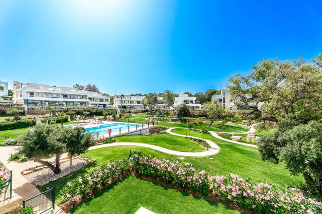 Contemporary Villa in La Vera – Exclusive Gated Community Walking Distance to Amenities