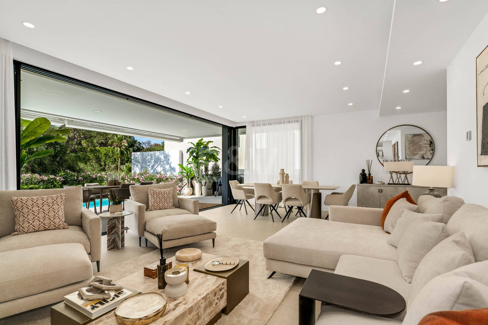 Villa contemporánea en La Vera – Comunidad cerrada exclusiva a poca distancia de servicios