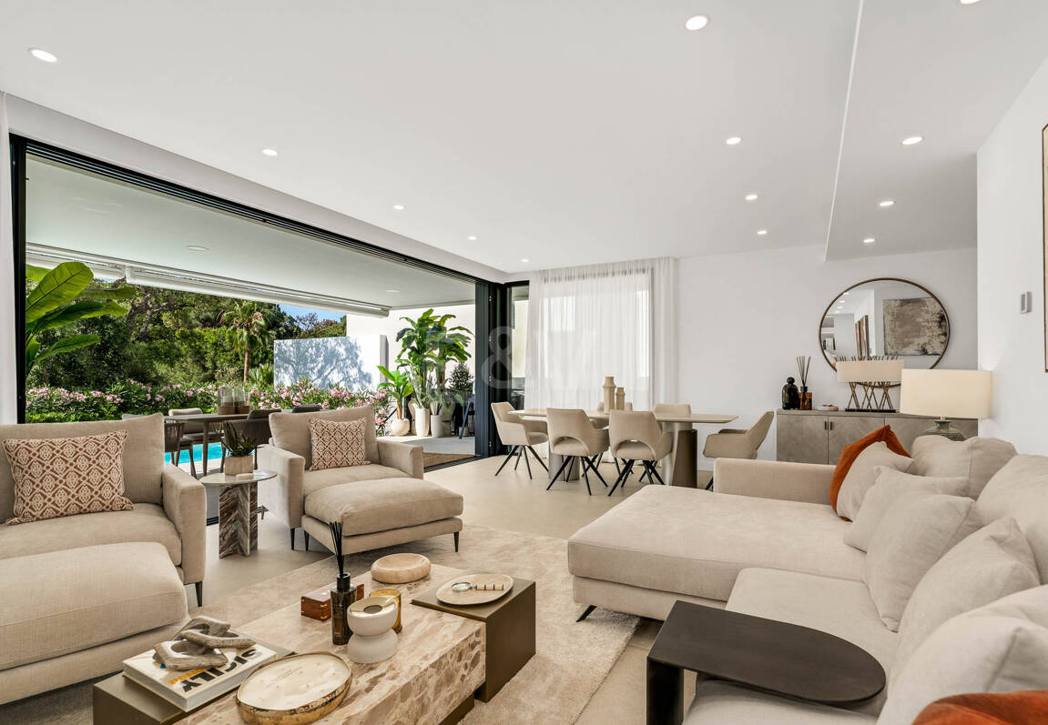 Contemporary Villa in La Vera – Exclusive Gated Community Walking Distance to Amenities