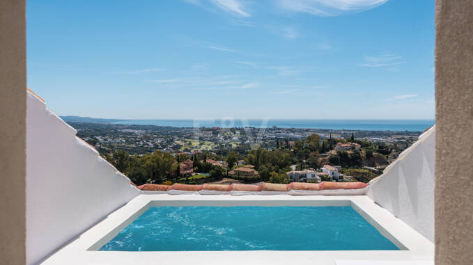 Sophisticated Penthouse with Panoramic Views