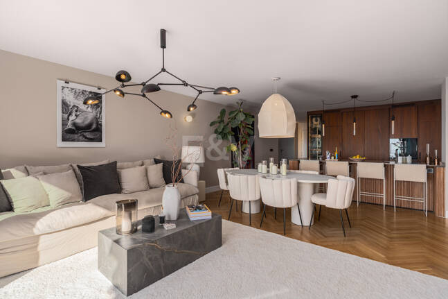 Sophistizierte Penthouse-Wohnung mit Panoramablick