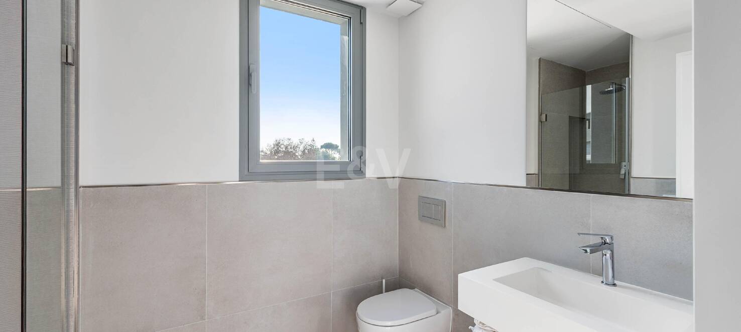 Semi-Detached Villa with Mountain Views by the Golf