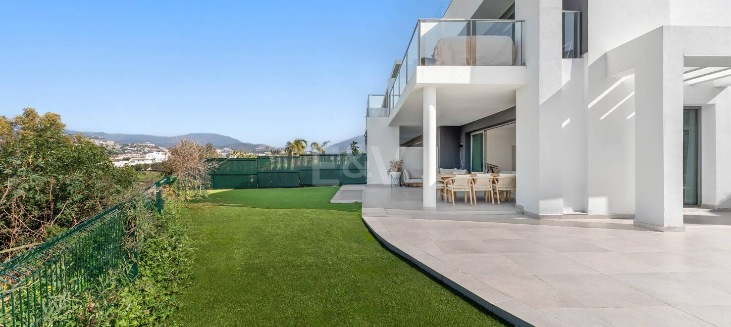 Semi-Detached Villa with Mountain Views by the Golf