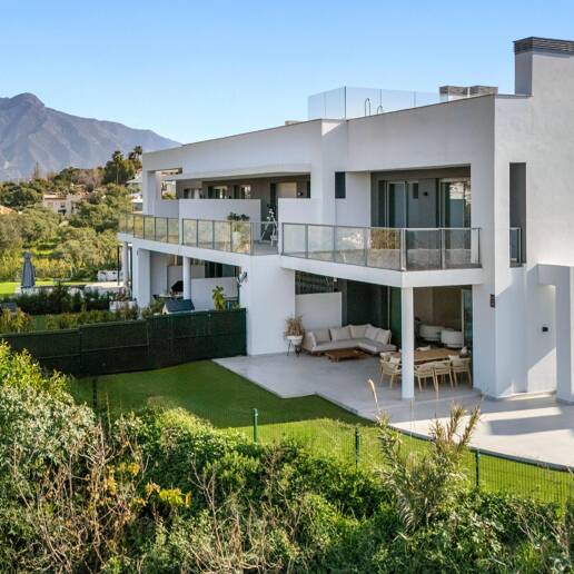 Semi-Detached Villa with Mountain Views by the Golf