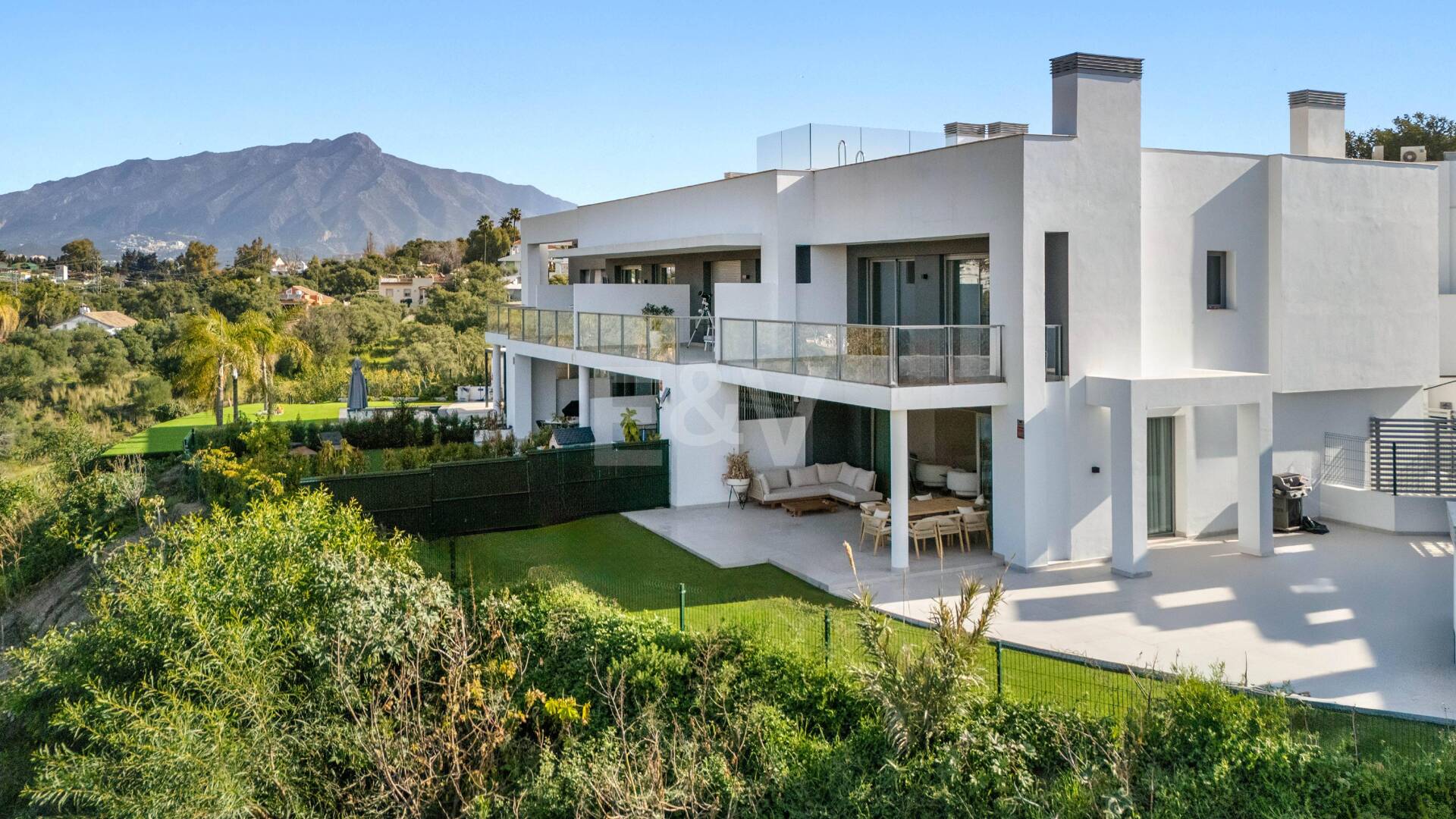 Chalet pareado con vistas a la montaña junto al golf