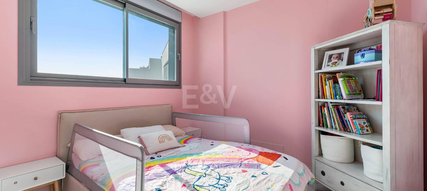 Semi-Detached Villa with Mountain Views by the Golf