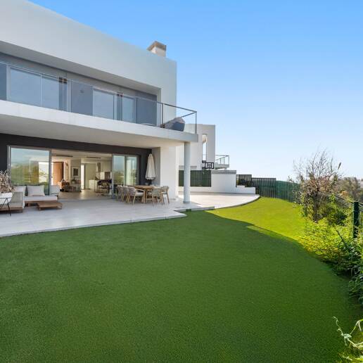 Semi-Detached Villa with Mountain Views by the Golf