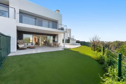Chalet pareado con vistas a la montaña junto al golf