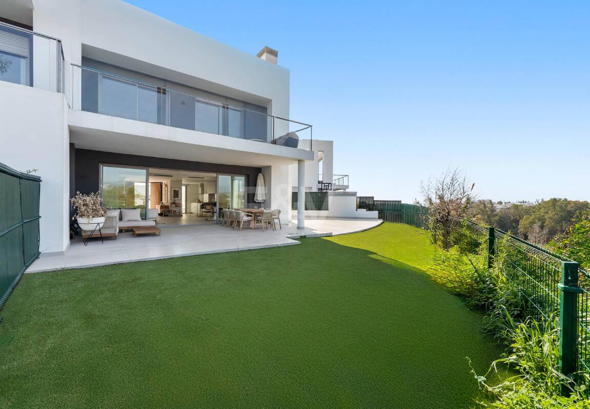 Chalet pareado con vistas a la montaña junto al golf