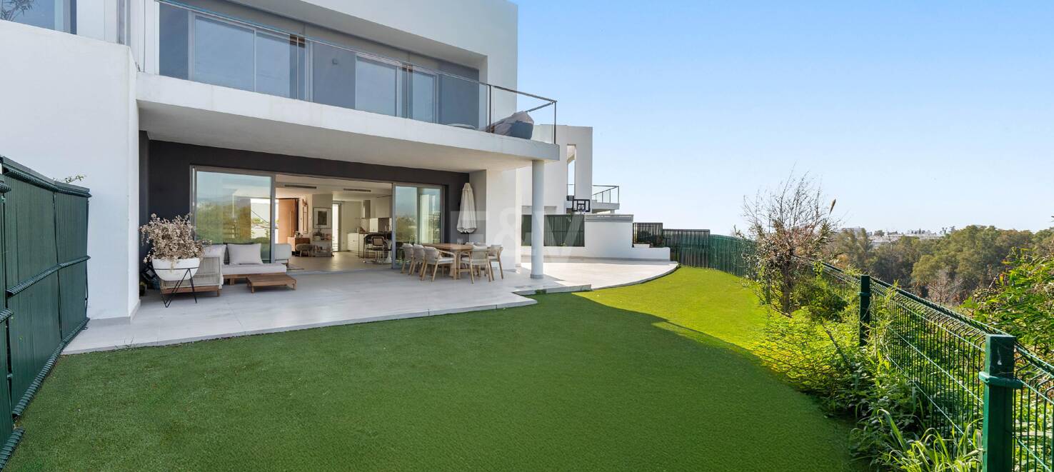 Semi-Detached Villa with Mountain Views by the Golf