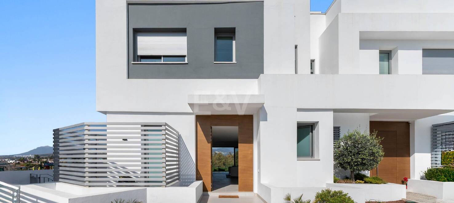 Semi-Detached Villa with Mountain Views by the Golf
