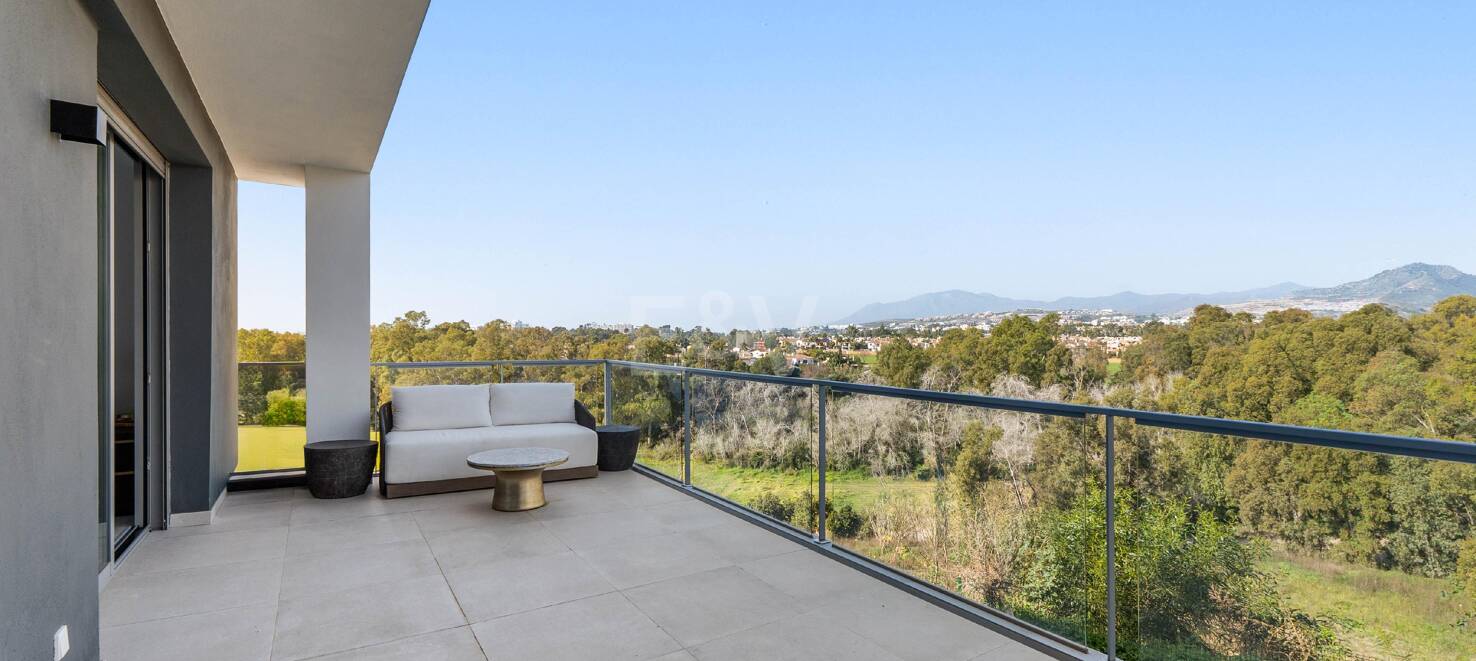 Semi-Detached Villa with Mountain Views by the Golf