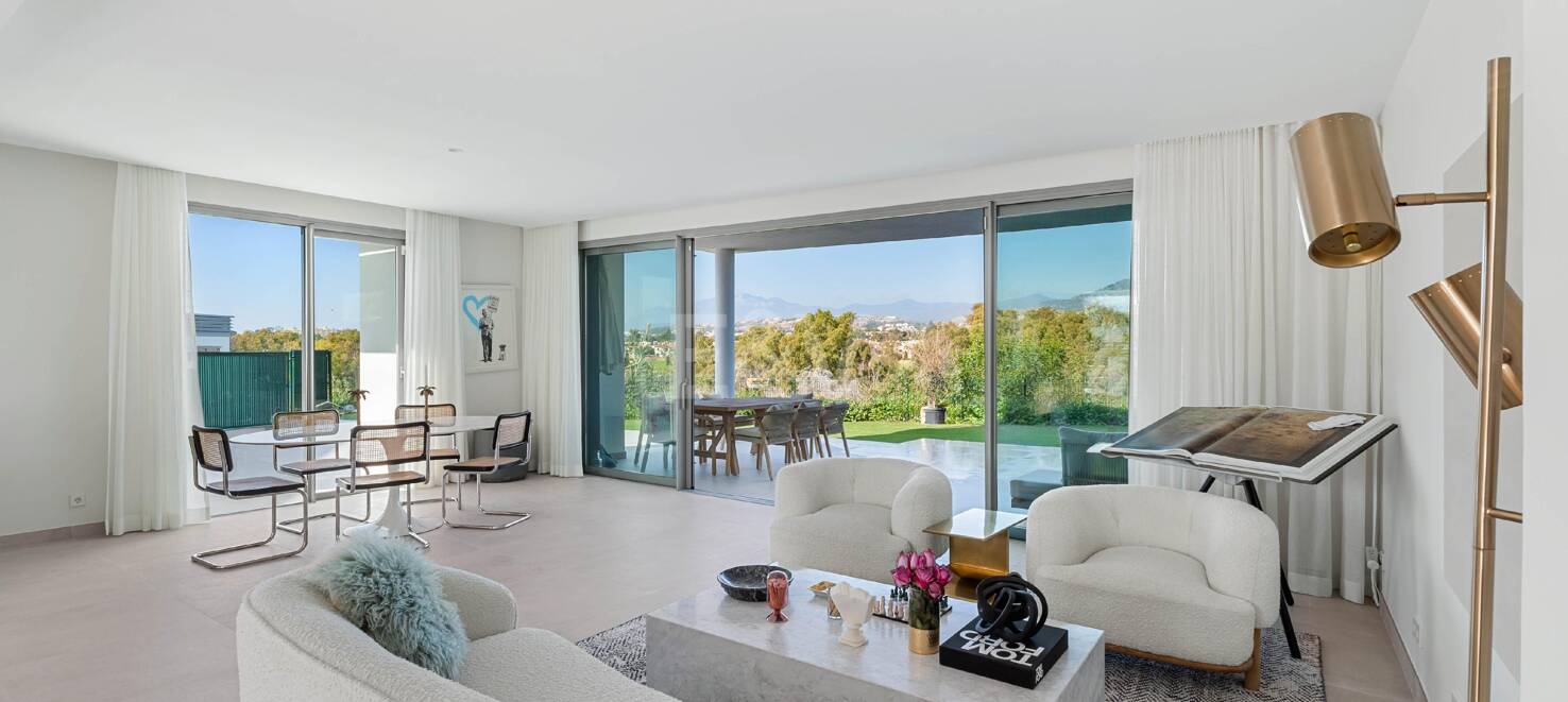 Semi-Detached Villa with Mountain Views by the Golf