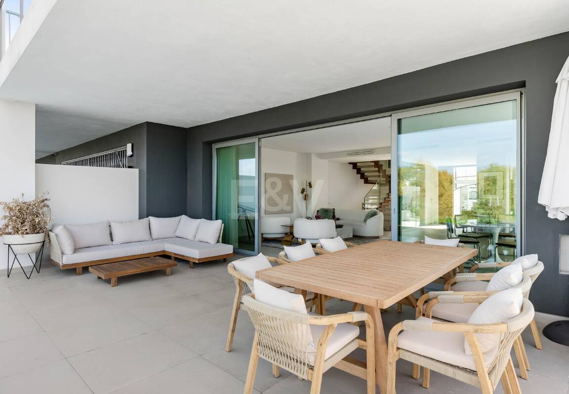 Chalet pareado con vistas a la montaña junto al golf
