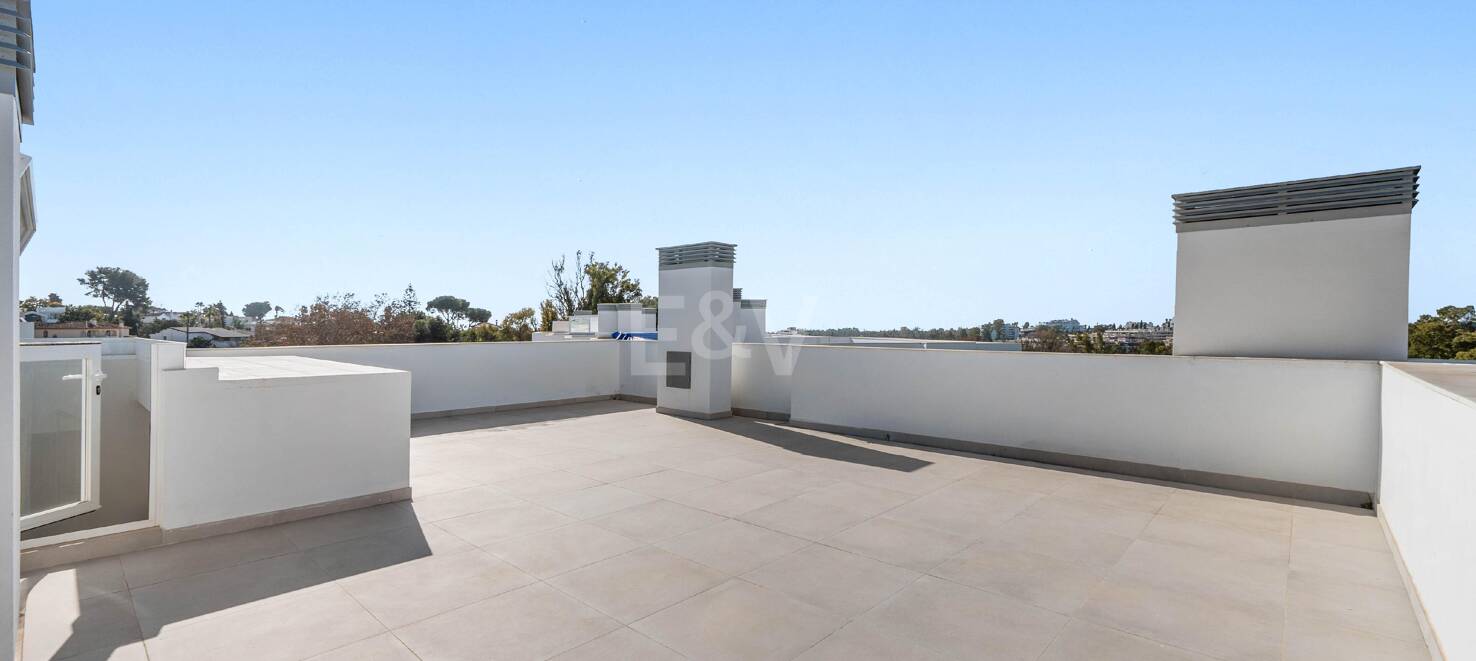 Semi-Detached Villa with Mountain Views by the Golf