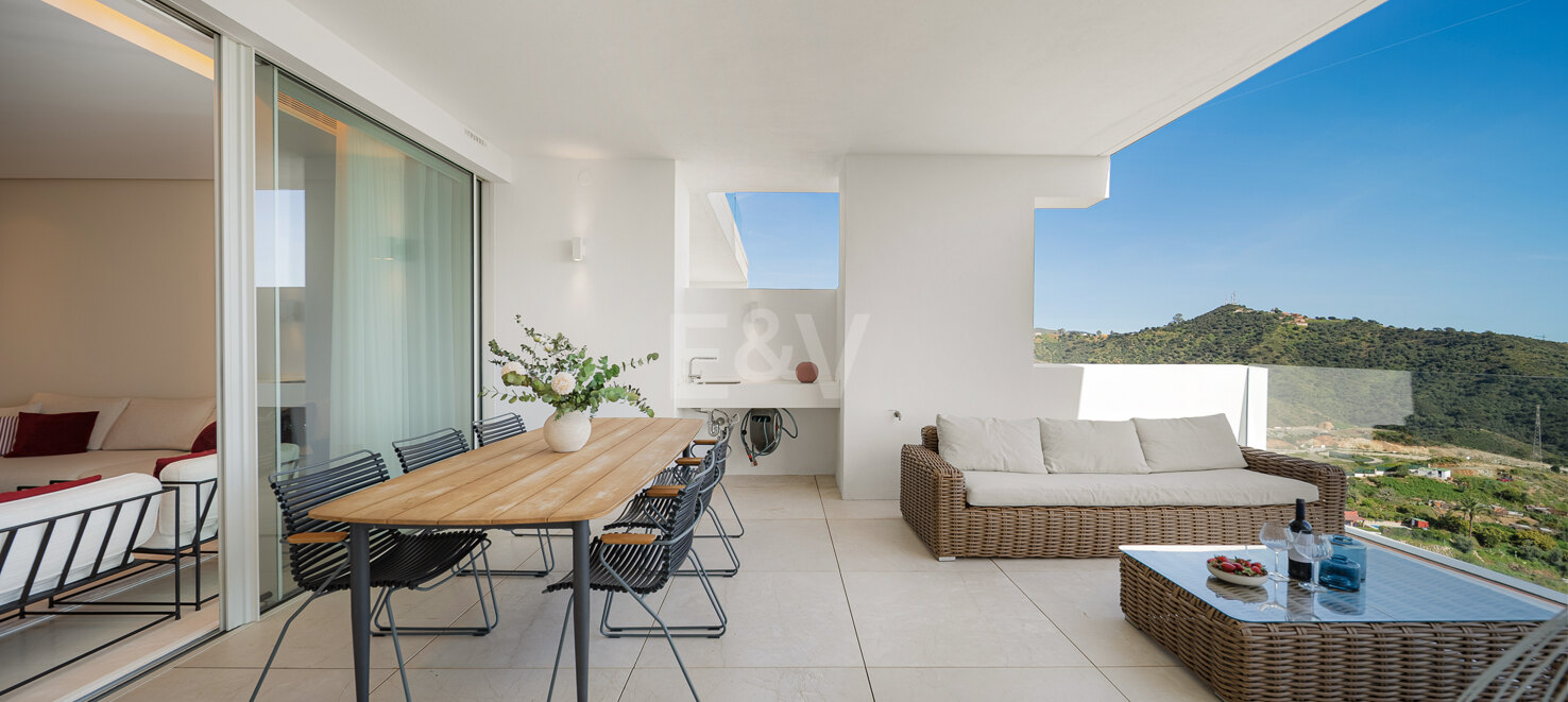 Elegant Contemporary Apartment with Sea Views in Palo Alto