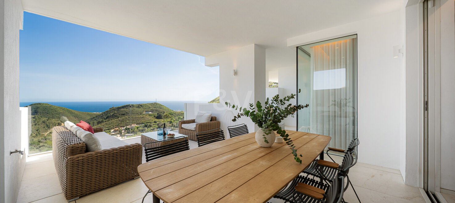 Elegant Contemporary Apartment with Sea Views in Palo Alto