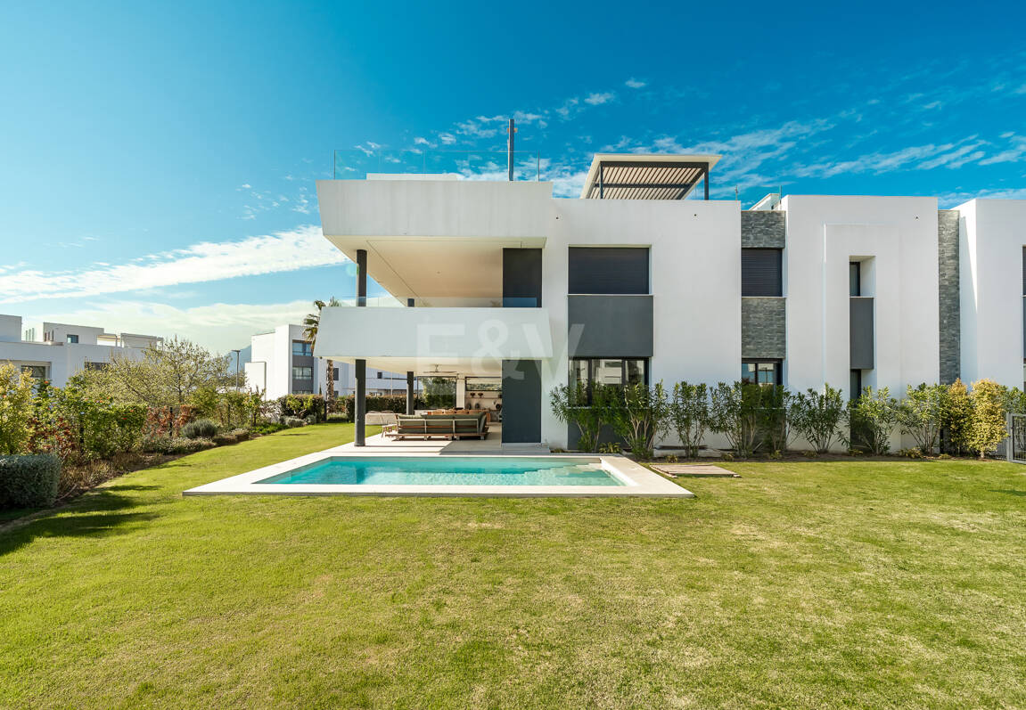 Elegancki apartament z ogrodem i prywatnym basenem w ekskluzywnym kompleksie wypoczynkowym