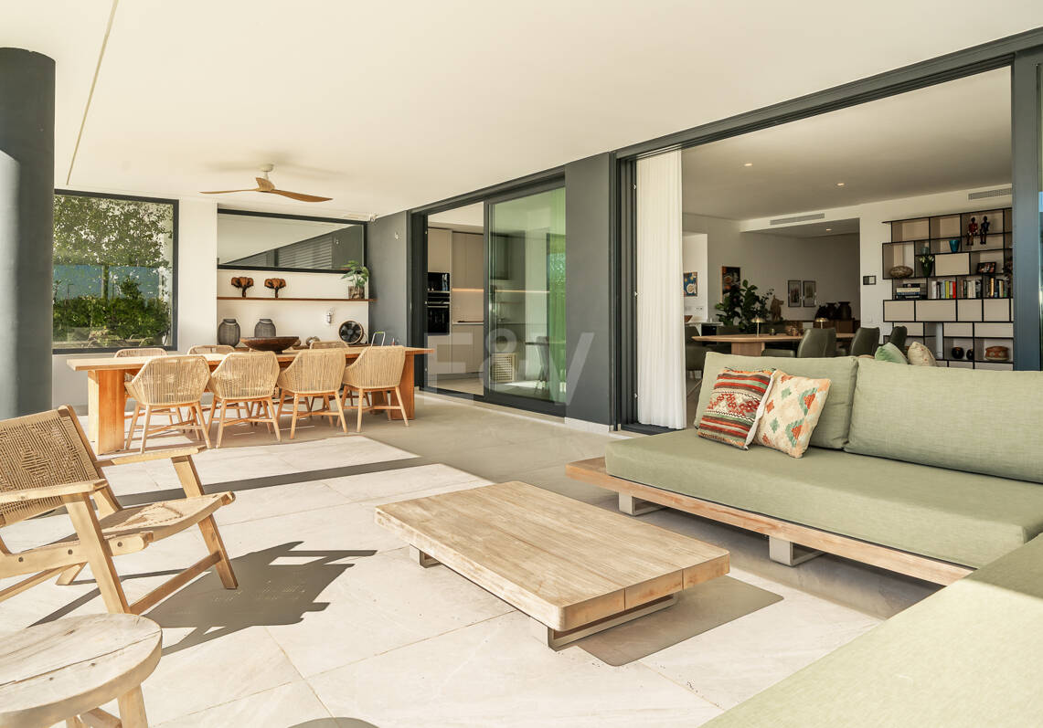 Elegante Gartenwohnung mit privatem Pool in exklusiver Resortanlage