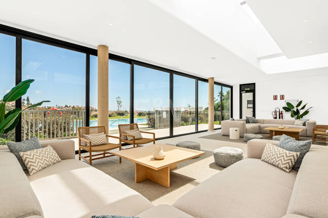 Elegancki apartament z ogrodem i prywatnym basenem w ekskluzywnym kompleksie wypoczynkowym