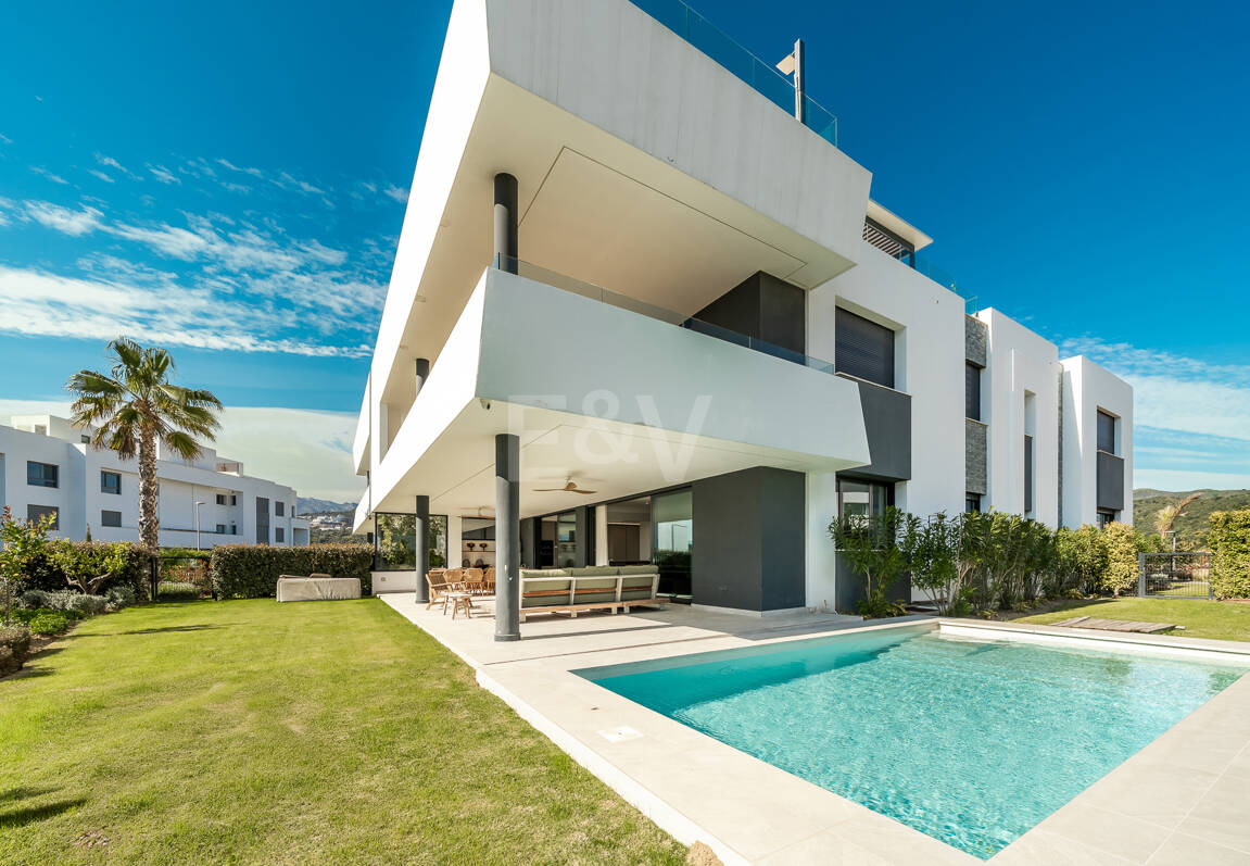 Elegancki apartament z ogrodem i prywatnym basenem w ekskluzywnym kompleksie wypoczynkowym