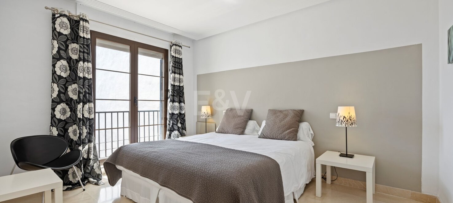 Lovely Apartment with Beautiful Sea Views and Golf Community Access