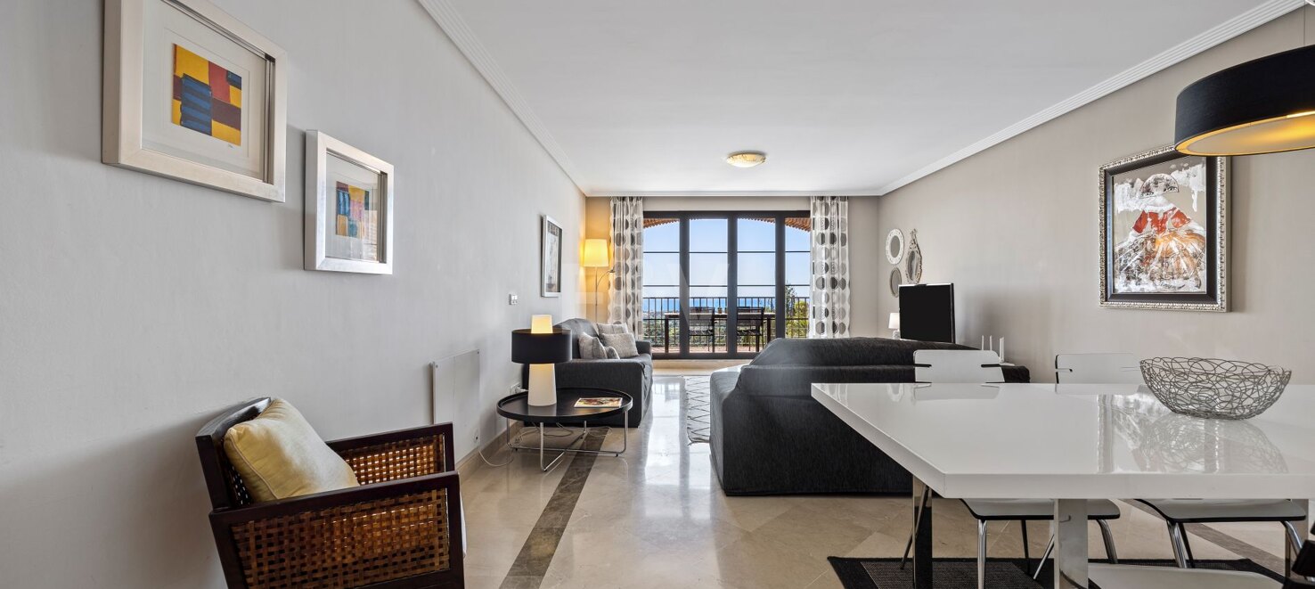 Lovely Apartment with Beautiful Sea Views and Golf Community Access