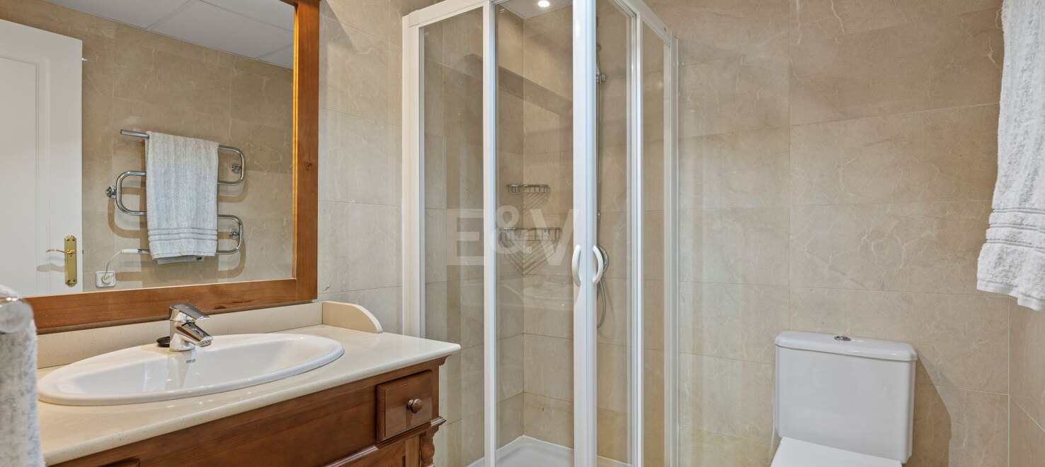 Lovely Apartment with Beautiful Sea Views and Golf Community Access