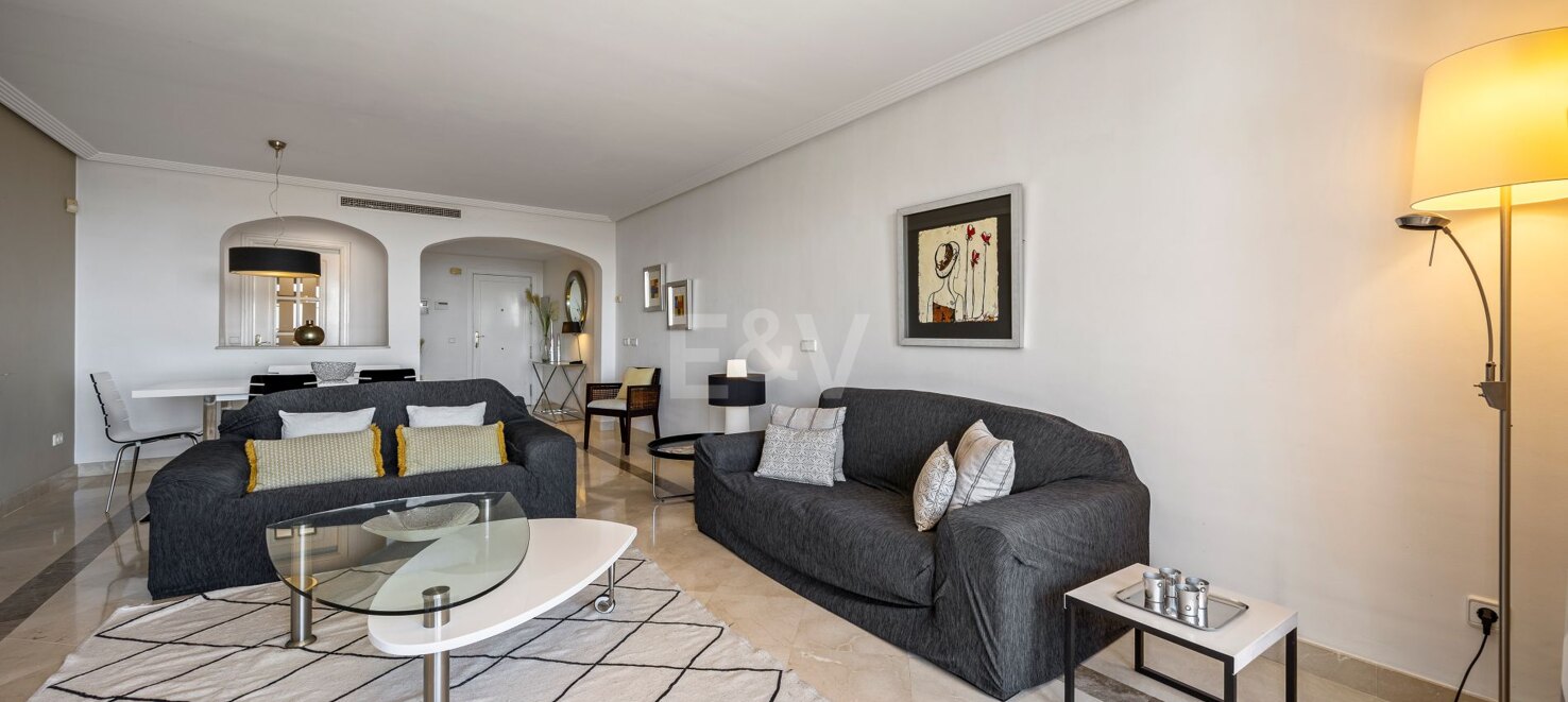 Lovely Apartment with Beautiful Sea Views and Golf Community Access
