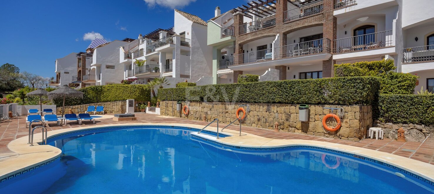 Lovely Apartment with Beautiful Sea Views and Golf Community Access