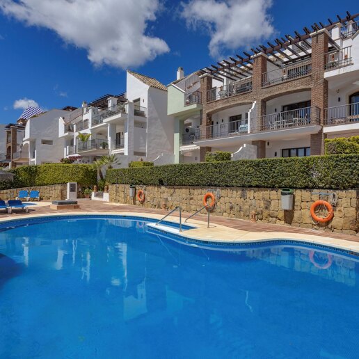 Lovely Apartment with Beautiful Sea Views and Golf Community Access