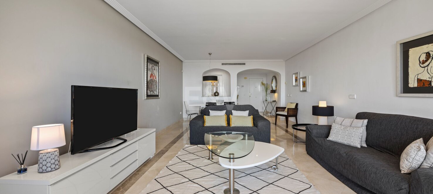 Lovely Apartment with Beautiful Sea Views and Golf Community Access