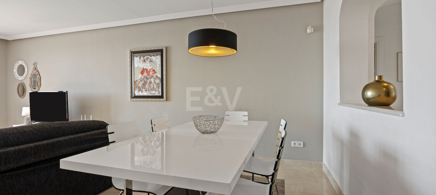 Lovely Apartment with Beautiful Sea Views and Golf Community Access